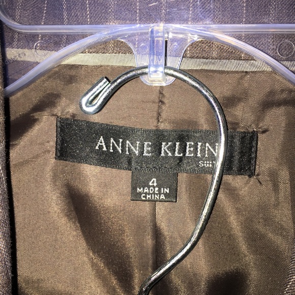 Size 4, two piece Anne Klein pants suit—SOLD!! - Picture 2 of 4